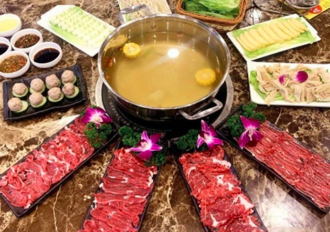 重庆牛肉火锅加盟:从区域品类到全国赛道的投资逻辑与实操路径
